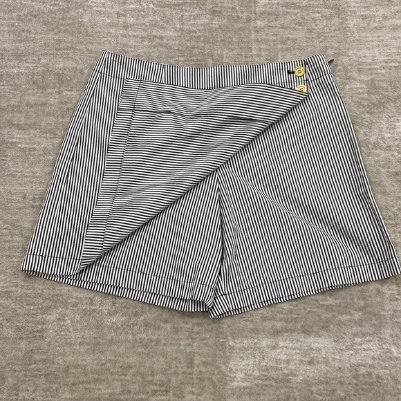 𝅺JONES New York Striped Skort - Picture 2 of 4